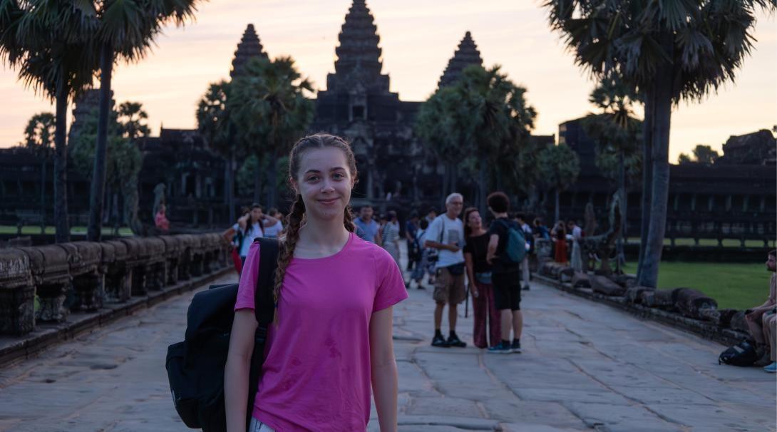 Une stagiaire visite Angkor Wat Une stagiaire visite Angkor Wat